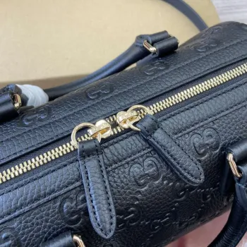 Gucci 815255 GG Emblem Malá kabelka s horním uchopem Černá