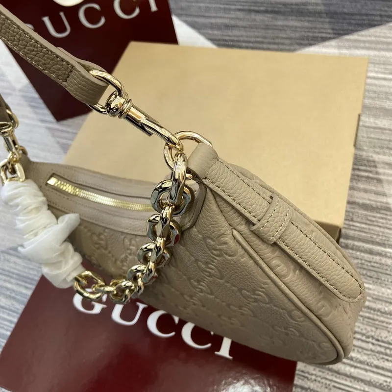 Gucci 820453 GG Emblem Střední kabelka přes rameno Meruňková