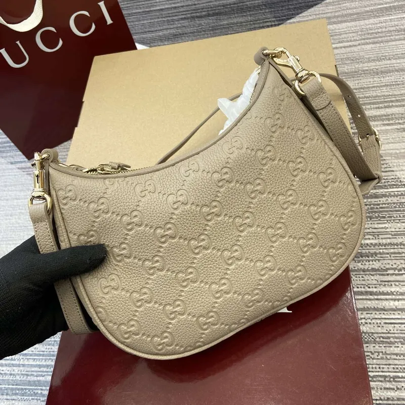 Gucci 820453 GG Emblem Střední kabelka přes rameno Meruňková