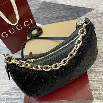 Gucci 820453 GG Emblem Střední kabelka přes rameno Černá