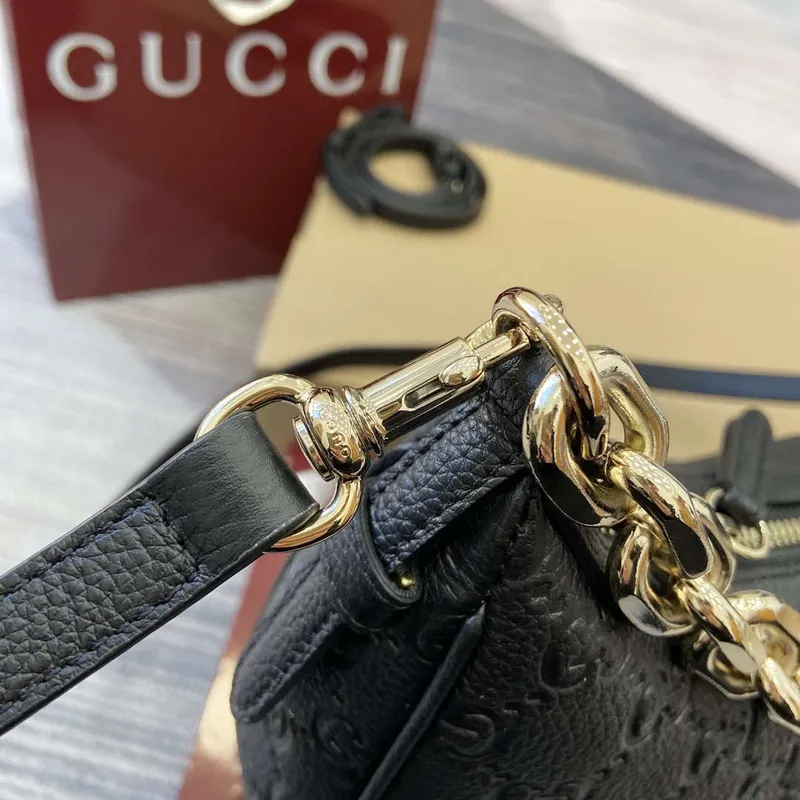 Gucci 820453 GG Emblem Střední kabelka přes rameno Černá