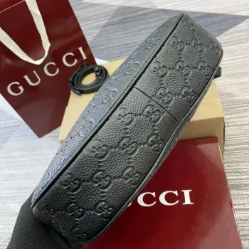 Gucci 820453 GG Emblem Střední kabelka přes rameno Černá