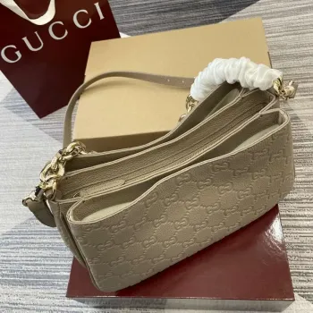Gucci 815263 GG Emblem Malá Kapsička na Rameno Meruňková