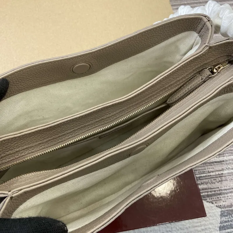 Gucci 815263 GG Emblem Malá Kapsička na Rameno Meruňková