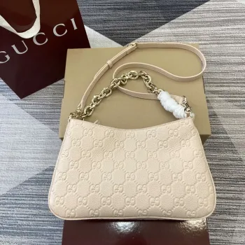 Gucci 815263 GG Emblem Malá Ramenní Taška Béžová