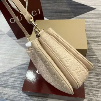 Gucci 815263 GG Emblem Malá Ramenní Taška Béžová