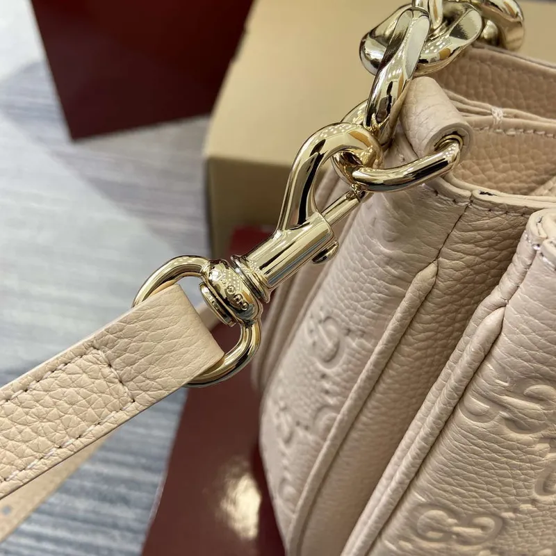 Gucci 815263 GG Emblem Malá Ramenní Taška Béžová