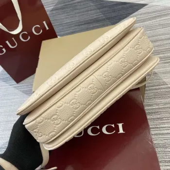 Gucci 815263 GG Emblem Malá Ramenní Taška Béžová