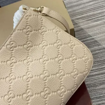 Gucci 815263 GG Emblem Malá Ramenní Taška Béžová