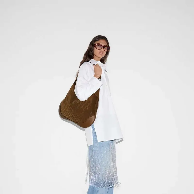 Gucci 815924 Gucci Tělová semišová střední kabelka přes rameno hnědá