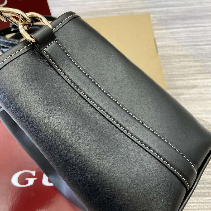 Gucci 815118 GG Emblem Mini Bucket Bag Černá hladká kůže