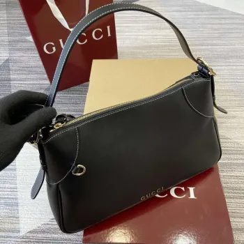 Gucci 815217 GG Emblem Velká ramenní taška Černá hladká kůže