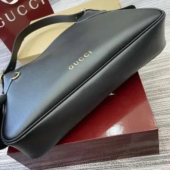 Gucci 815217 GG Emblem Velká ramenní taška Černá hladká kůže