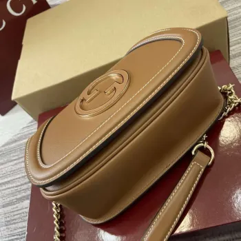 Gucci 815711 Gucci Blondie mini ramenní taška Hnědá