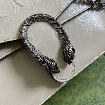 Gucci 795005 GG Dionysus malá kabelka přes rameno Světle šedá lakovaná kůže s logem