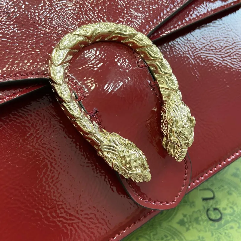 Gucci 795005 GG Dionysus malá kabelka přes rameno vínově červená lakovaná kůže