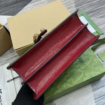 Gucci 795005 GG Dionysus malá kabelka přes rameno vínově červená lakovaná kůže