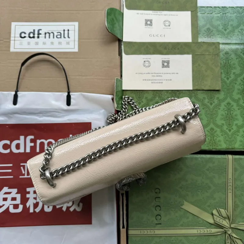 Gucci 795005 GG Dionysus malá kabelka přes rameno Světle šedá lakovaná kůže