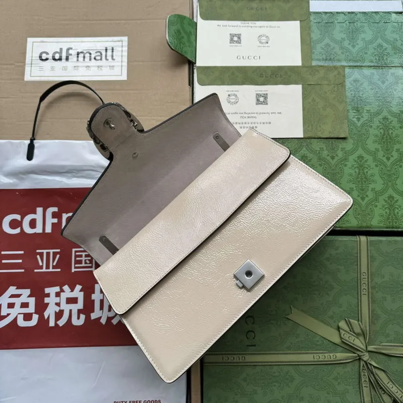 Gucci 795005 GG Dionysus malá kabelka přes rameno Světle šedá lakovaná kůže