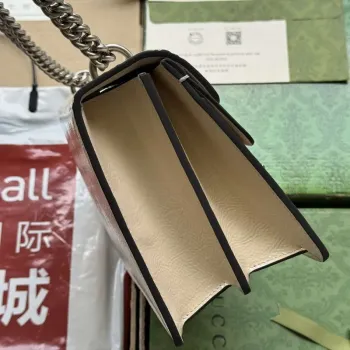 Gucci 795005 GG Dionysus malá kabelka přes rameno Světle šedá lakovaná kůže