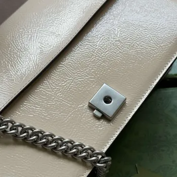 Gucci 795005 GG Dionysus malá kabelka přes rameno Světle šedá lakovaná kůže