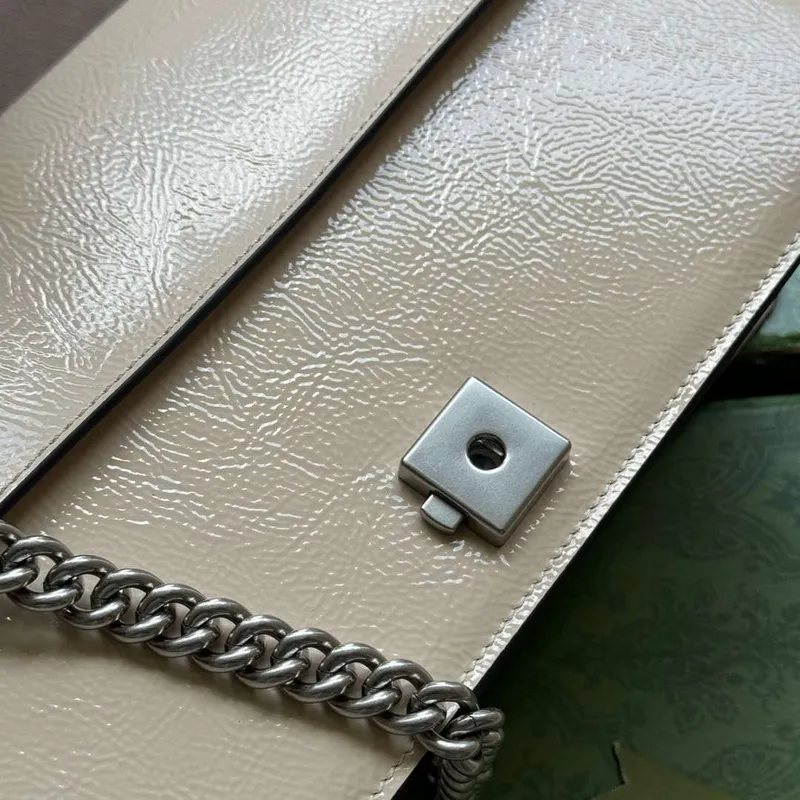 Gucci 795005 GG Dionysus malá kabelka přes rameno Světle šedá lakovaná kůže