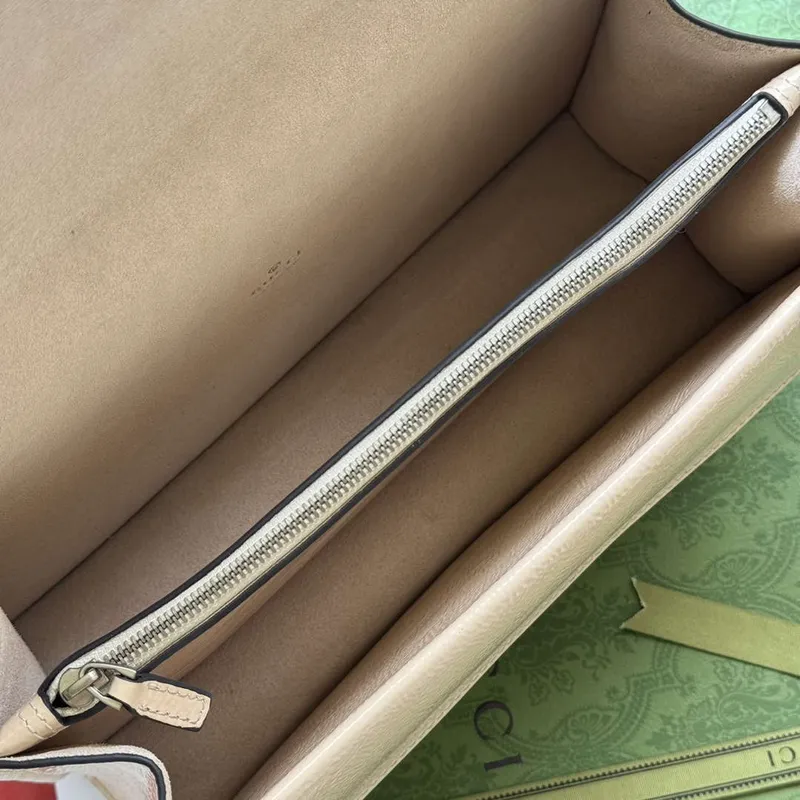 Gucci 795005 GG Dionysus malá kabelka přes rameno Světle šedá lakovaná kůže