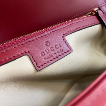 Gucci 443497 GG Marmont Matelassé ramenní taška vínově červená