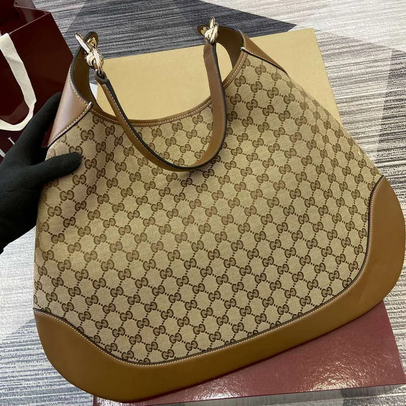 Gucci 815924 Gucci B Střední Kabelka přes rameno Hnědý kožený lem