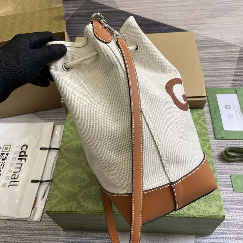 Gucci 772856 Kabelka přes rameno s potiskem Gucci Světle hnědé kožené detaily