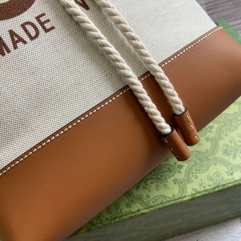 Gucci 772856 Kabelka přes rameno s potiskem Gucci Světle hnědé kožené detaily