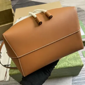 Gucci 772856 Kabelka přes rameno s potiskem Gucci Světle hnědé kožené detaily