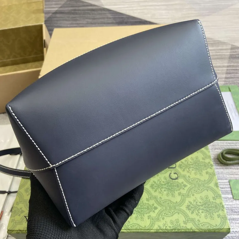 Gucci 772856 Kabelka přes rameno s potiskem Gucci černé kožené detaily