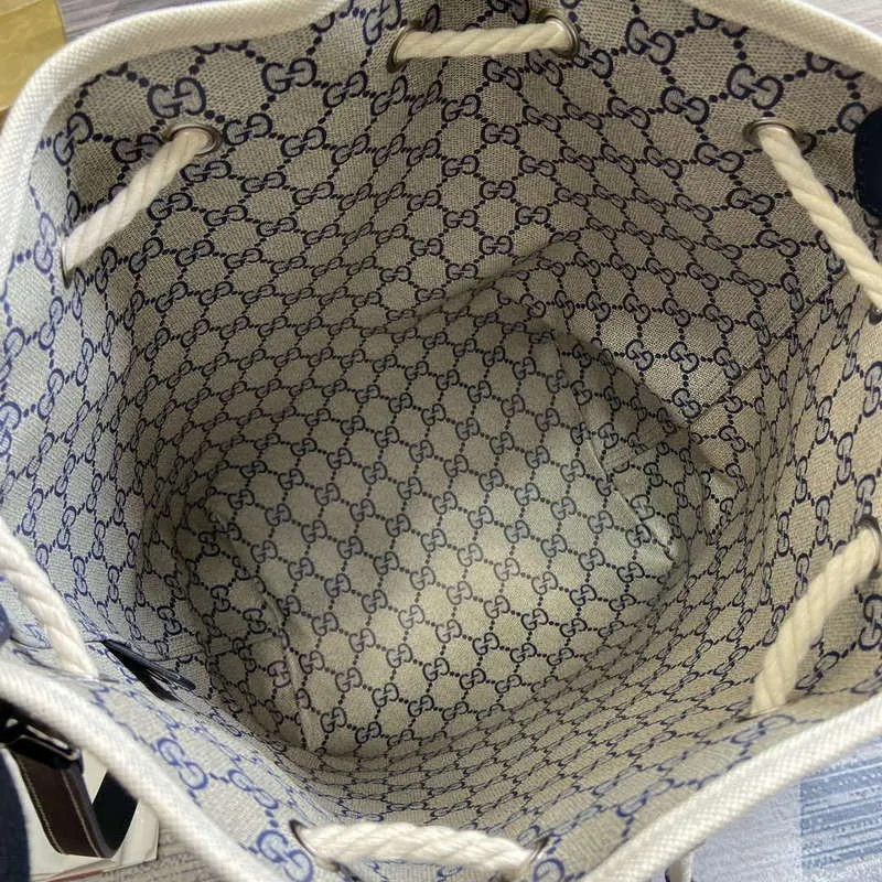 Gucci 772856 Kabelka přes rameno s potiskem Gucci černé kožené detaily