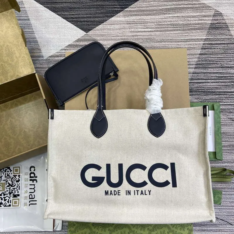 Gucci 772176 Střední taška přes rameno s potiskem Gucci černé kožené detaily