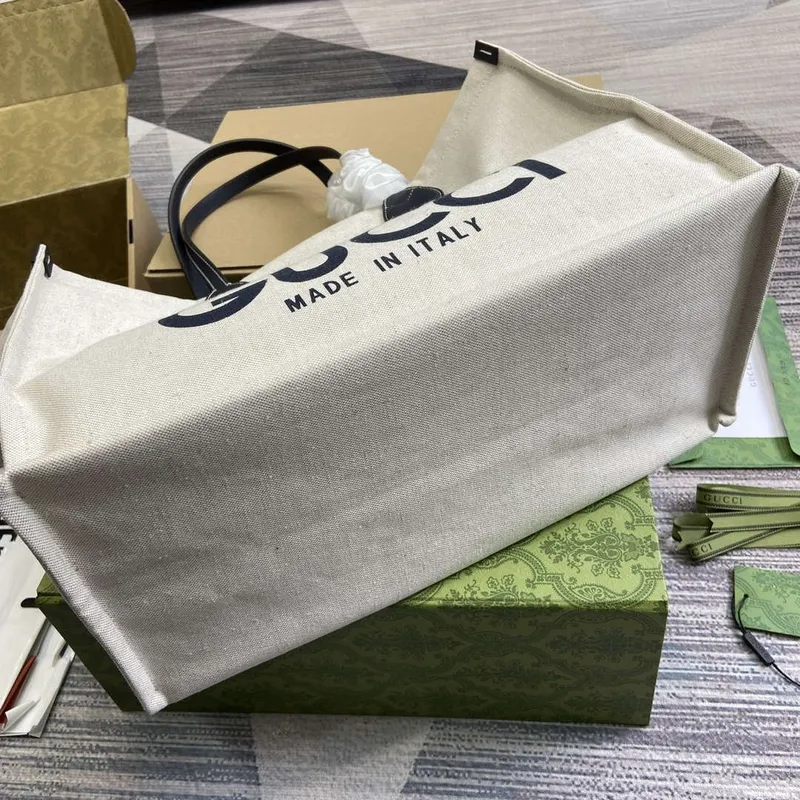 Gucci 772176 Střední taška přes rameno s potiskem Gucci černé kožené detaily