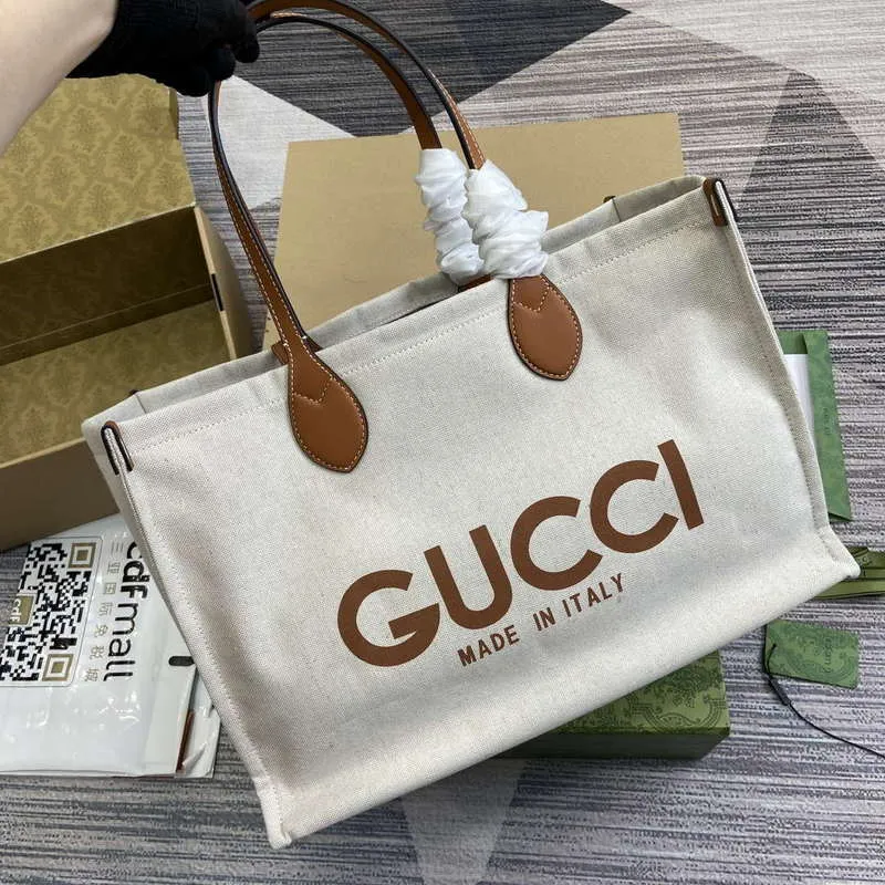 Gucci 772176 Střední taška přes rameno s potiskem Gucci Světle hnědé kožené detaily