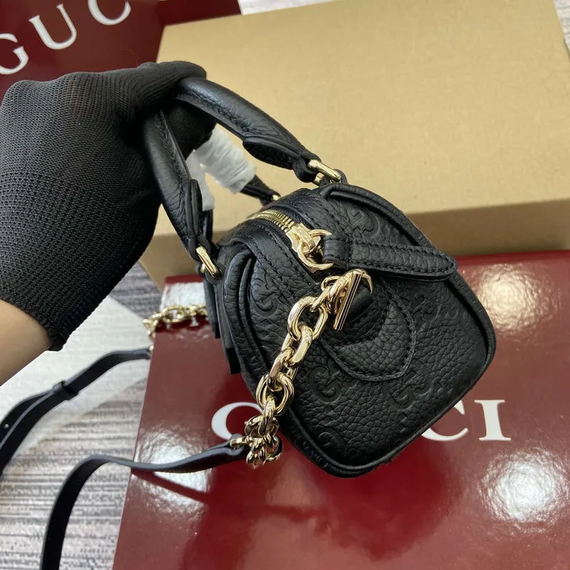 Gucci 815256 GG Emblem Super Mini Taška s Horním Držadlem Černá