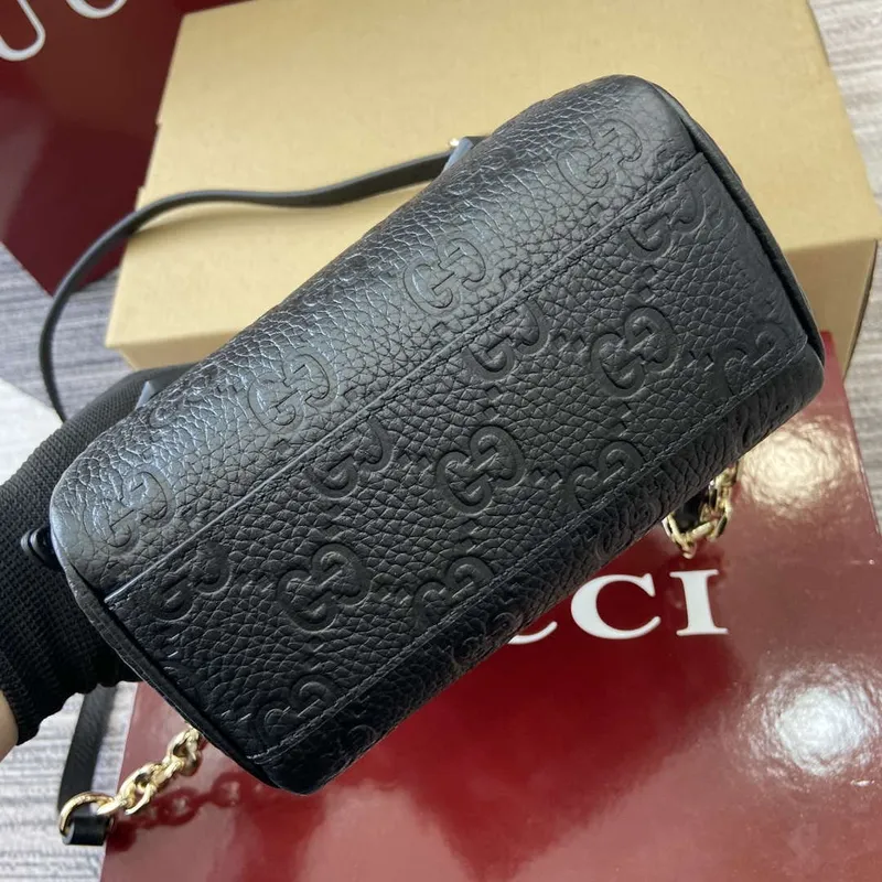Gucci 815256 GG Emblem Super Mini Taška s Horním Držadlem Černá
