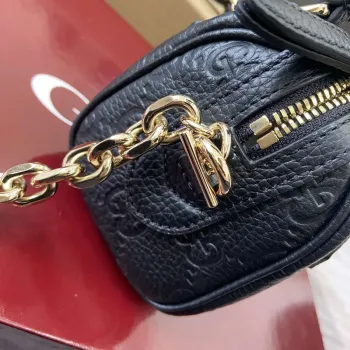 Gucci 815256 GG Emblem Super Mini Taška s Horním Držadlem Černá