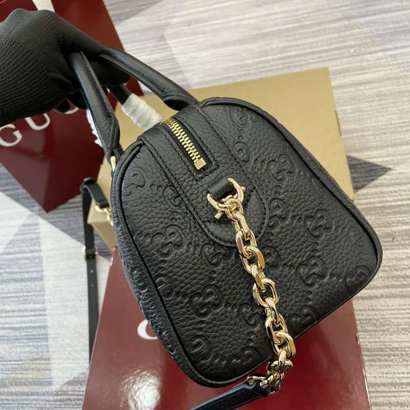 Gucci 815255 GG Emblem Malá Taška s Horním Uchem Černá
