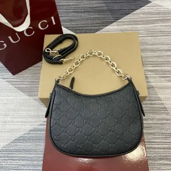 Gucci 815409 GG Emblem Malá Ramenní Taška Černá