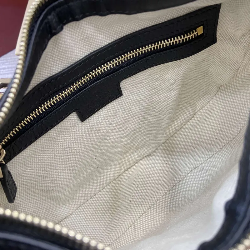 Gucci 815409 GG Emblem Malá Ramenní Taška Černá