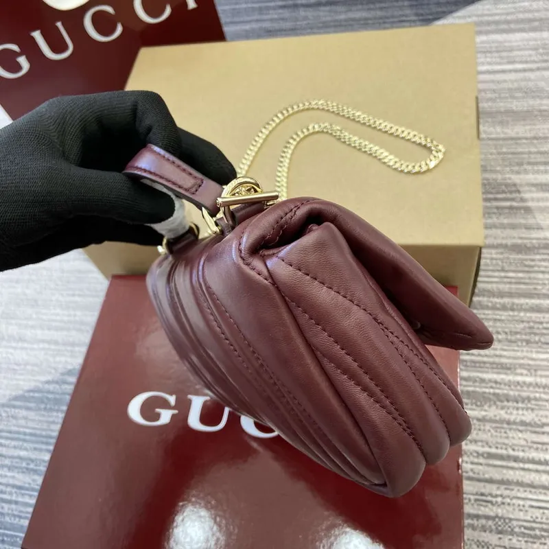 Gucci 806017 GG Milano Mini Top Handle Bag červená nadýchaná prošívaná kůže