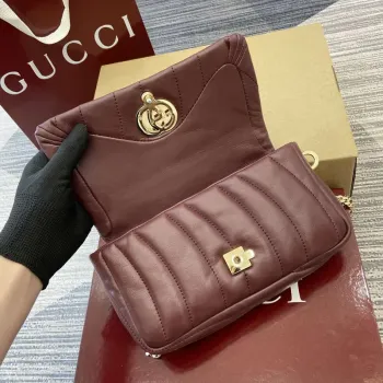 Gucci 806017 GG Milano Mini Top Handle Bag červená nadýchaná prošívaná kůže