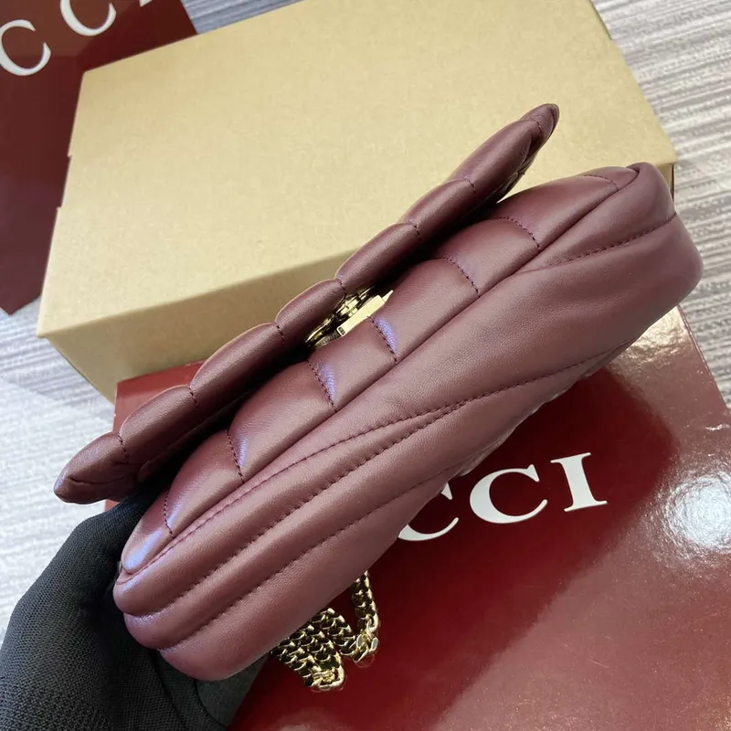 Gucci 806017 GG Milano Mini Top Handle Bag červená nadýchaná prošívaná kůže