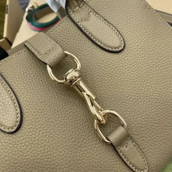 Gucci 795349 Malá taška přes rameno s uzávěrem na háček béžová