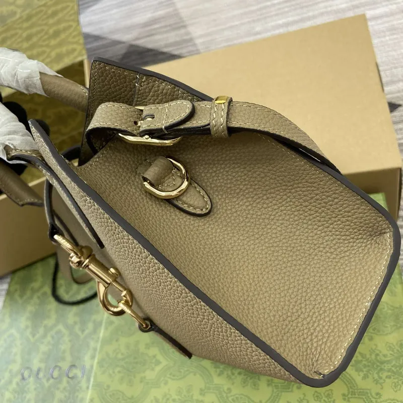 Gucci 795349 Malá taška přes rameno s uzávěrem na háček béžová