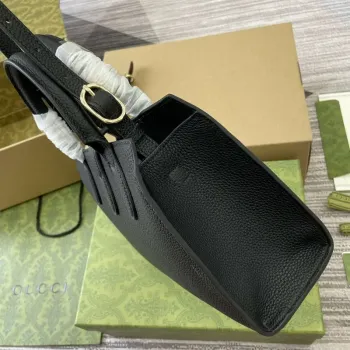 Gucci 795349 Malá taška přes rameno s uzávěrem na háček černá