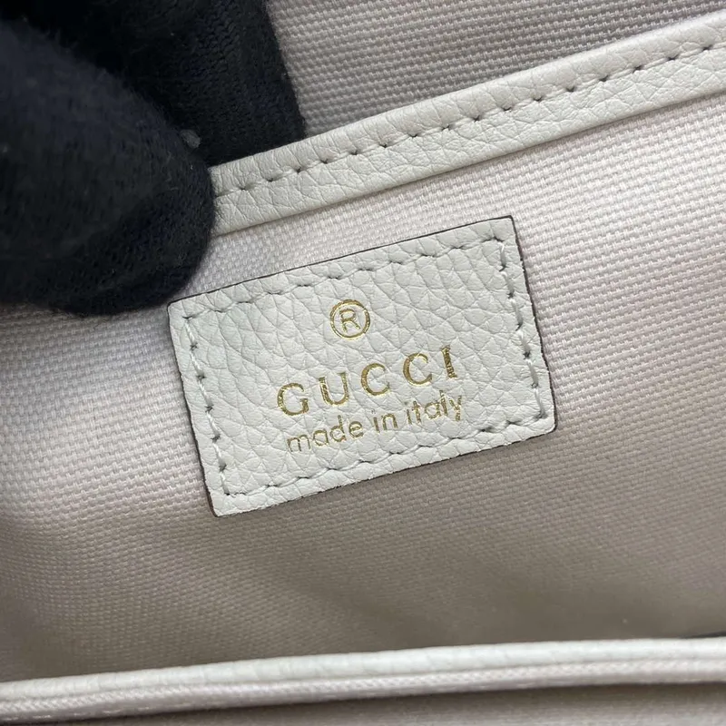 Gucci 795349 Malá taška přes rameno s uzávěrem na háček slonová kost